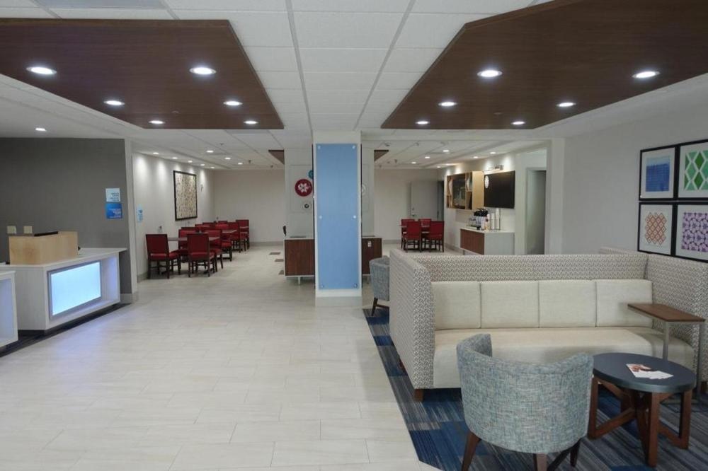 Holiday Inn Express & Suites Brentwood